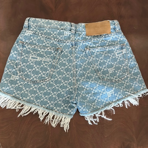 Off-White Blue and White Patterned Jean Shorts - Picture 2 of 6